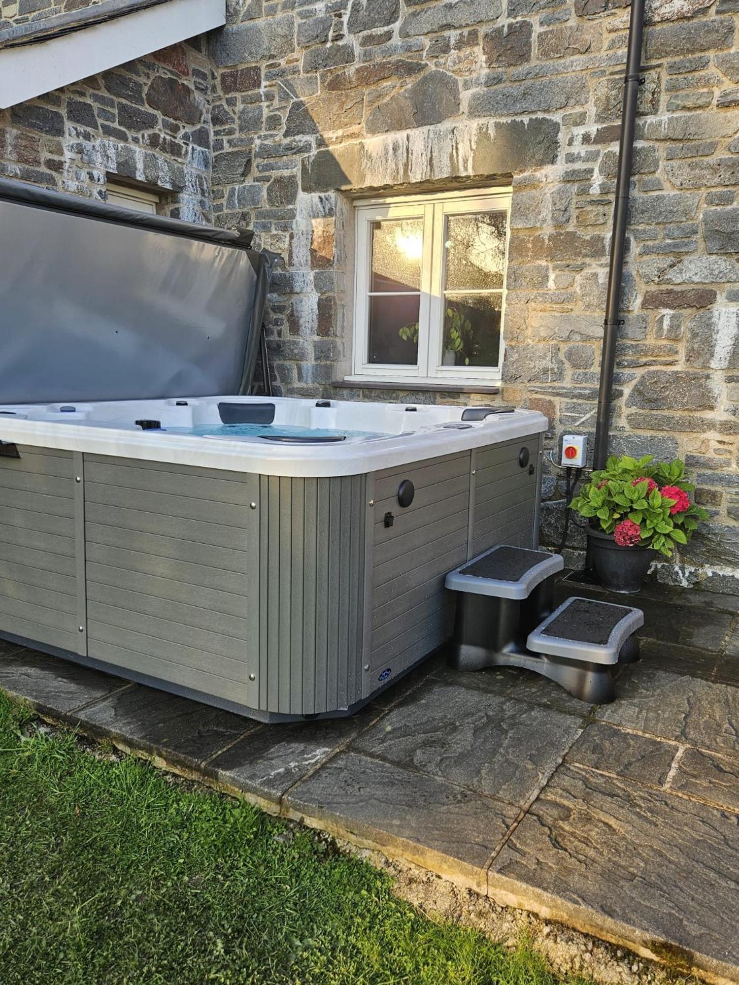 3 Bedroom Barn Conversion With Hot Tub-Garden View - Ty Cerrig Barn Corwen Exterior foto